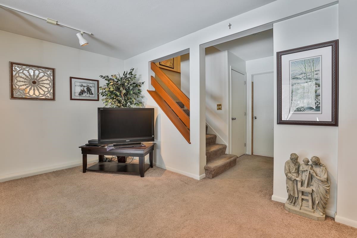 1 Rockingham Court, Unit 125 Bedford, NH 03110 - Photo 32 of 39 Gallery Image 32
