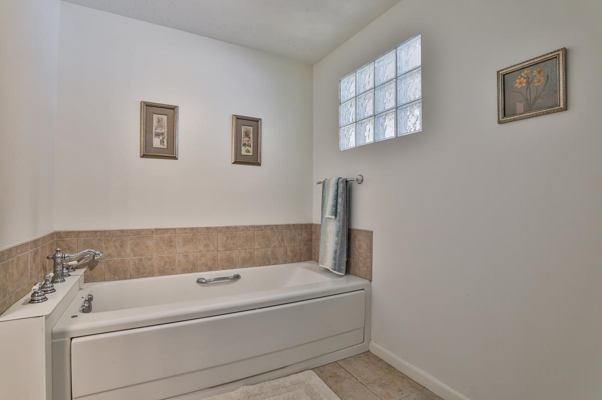 1 Rockingham Court, Unit 125 Bedford, NH 03110 - Photo 33 of 39 Gallery Image 33