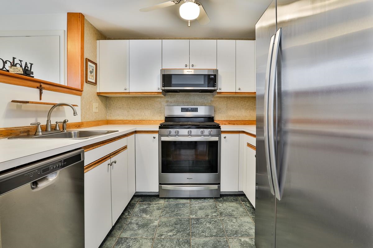 1 Rockingham Court, Unit 125 Bedford, NH 03110 - Photo 5 of 39 Gallery Image 5