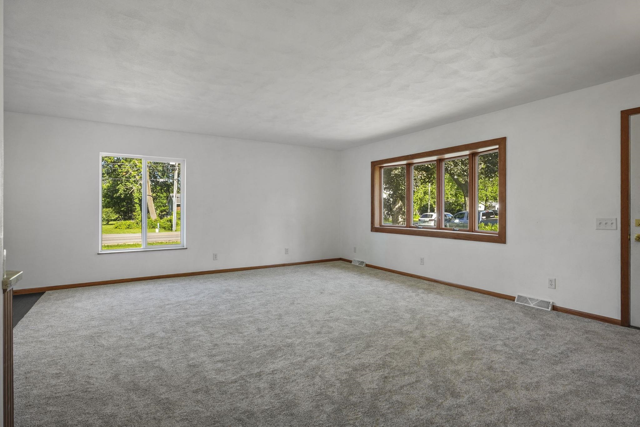 207 South Rutland Street Brooklyn, WI 53521 - Photo 13 of 61