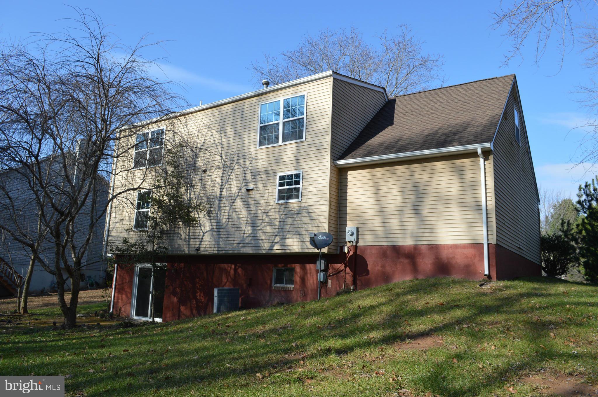 13726 Palm Road Woodbridge, VA 22193 - Photo 2 of 22 Exterior (Rear)