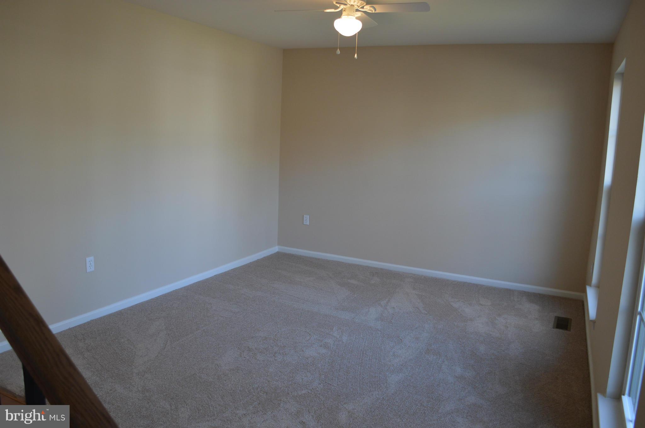 13726 Palm Road Woodbridge, VA 22193 - Photo 5 of 22 Living Room