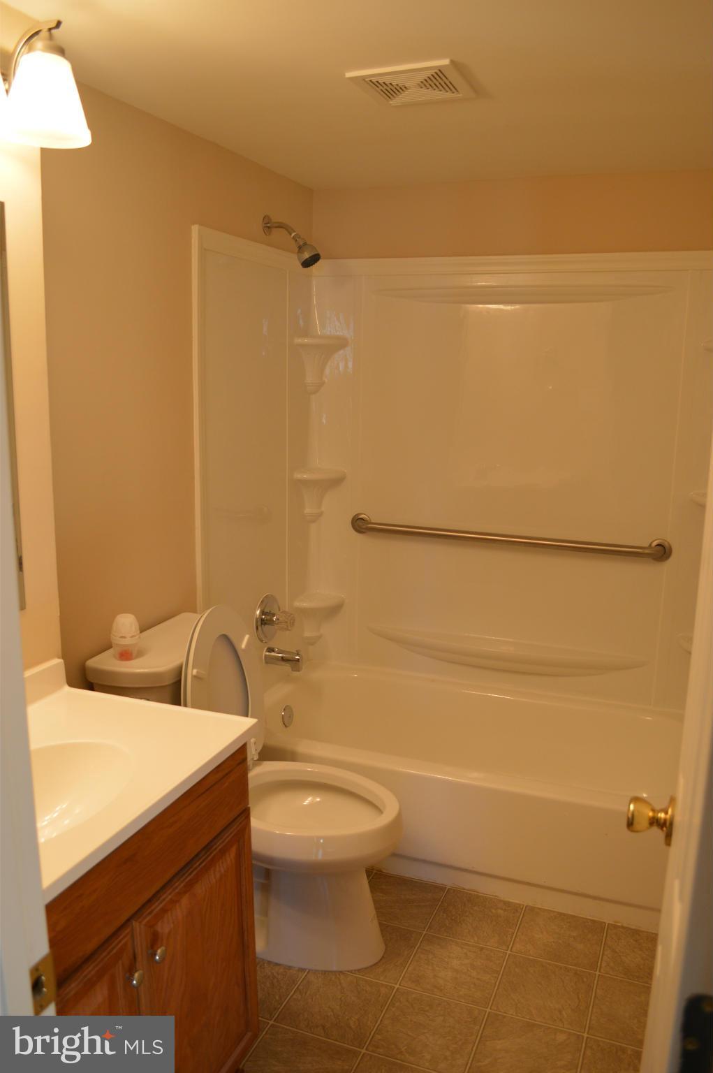 13726 Palm Road Woodbridge, VA 22193 - Photo 9 of 22 Bath