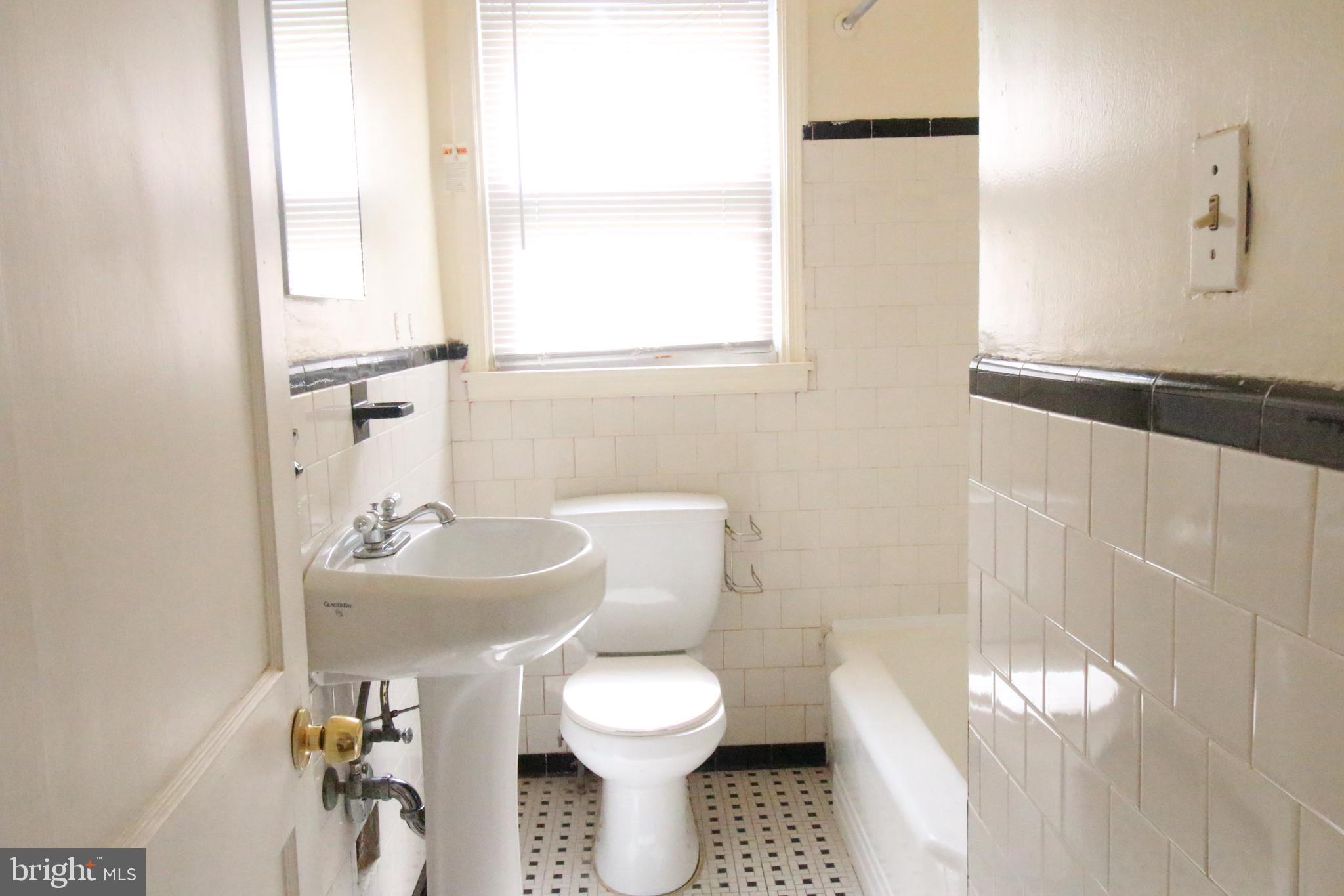 3405 Fairview Road Baltimore, MD 21207 - Photo 14 of 33
