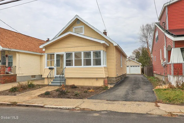 $2,300 | 1369 Santa Fe Street, Schenectady, NY 12303
