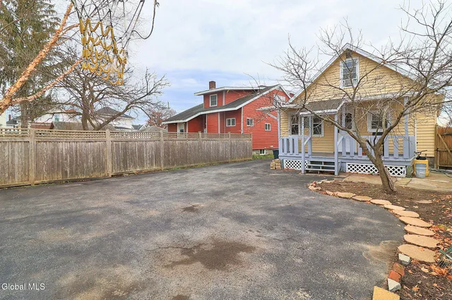 $2,300 | 1369 Santa Fe Street, Schenectady, NY 12303