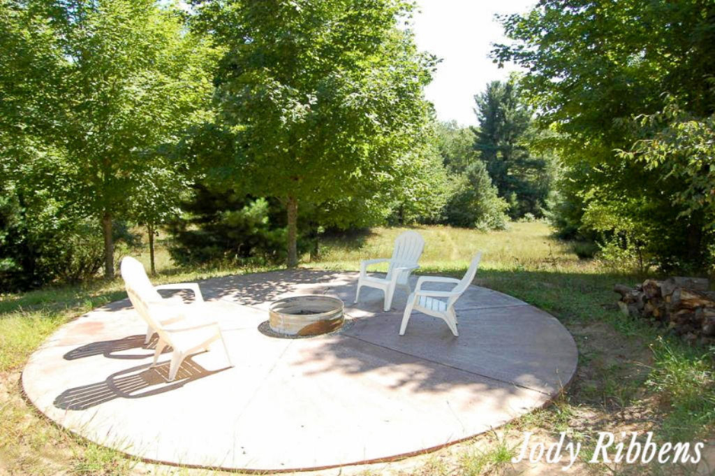 9517 9 Mile Road Kaleva, MI 49645 - Photo 15 of 27 16