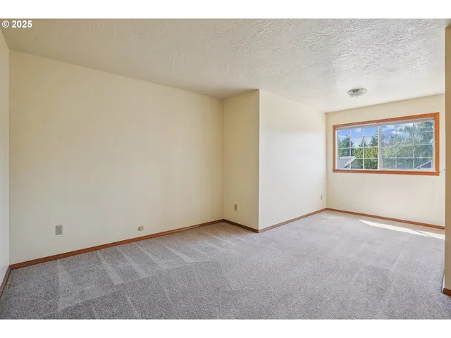 $649,900 | 704 Southeast Greenway Drive, Gresham, OR 97080