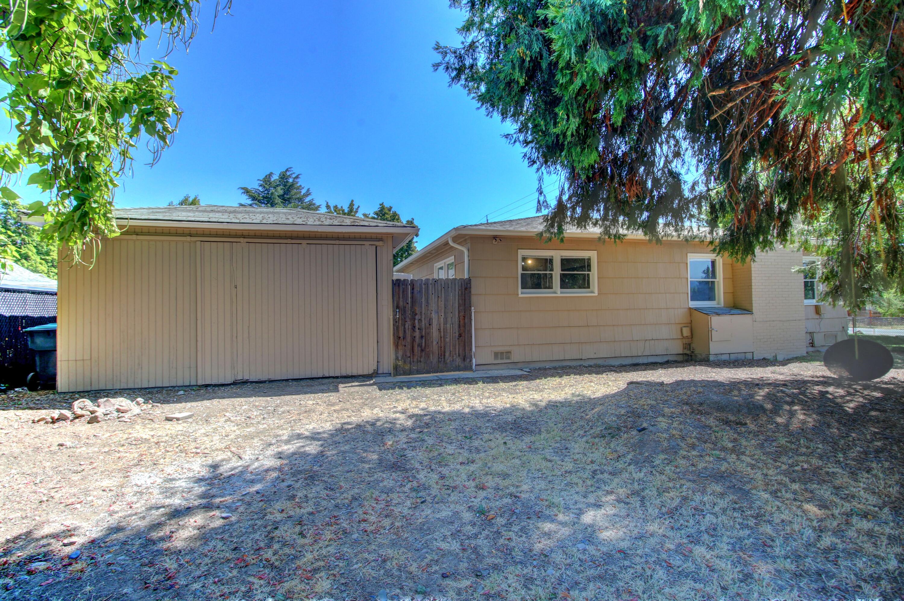 1301 Spring Street Medford, OR 97504 - Photo 33 of 35 IMG_5734_5_6_tonemapped