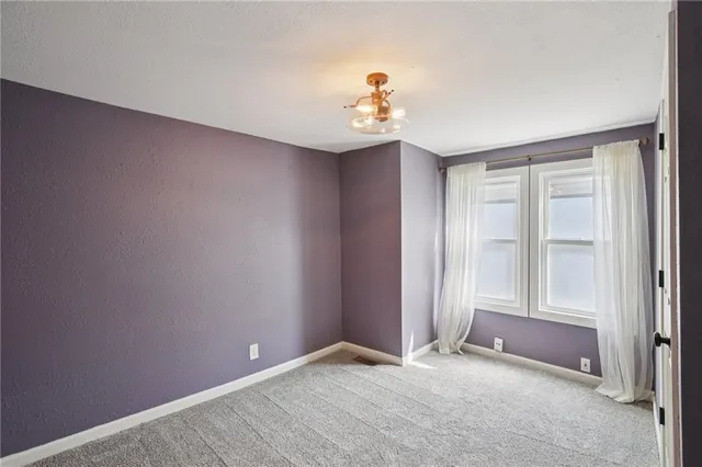 $186,000 | 823 South Tremont Avenue, Ottawa, KS 66067