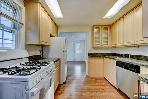 $3,000 | 10 Lake Drive, Mendham, NJ 07945