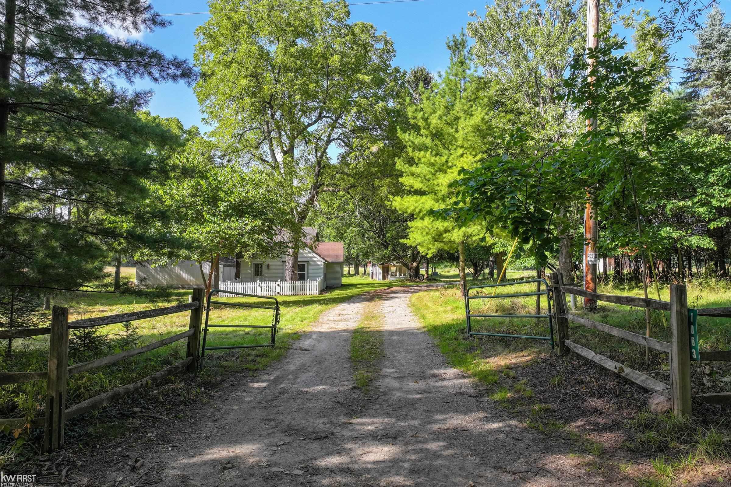 1063 Tinsman Road Fenton, MI 48430 - Photo 37 of 66