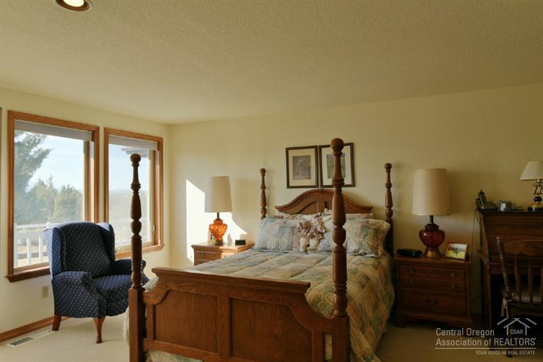 60445 Sun Ridge Bend, OR 97702 - Photo 17 of 25 Additional Photo