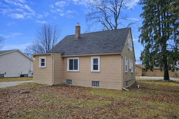 $224,900 | 21671 Sunnyview Street, Clinton Township, MI 48035