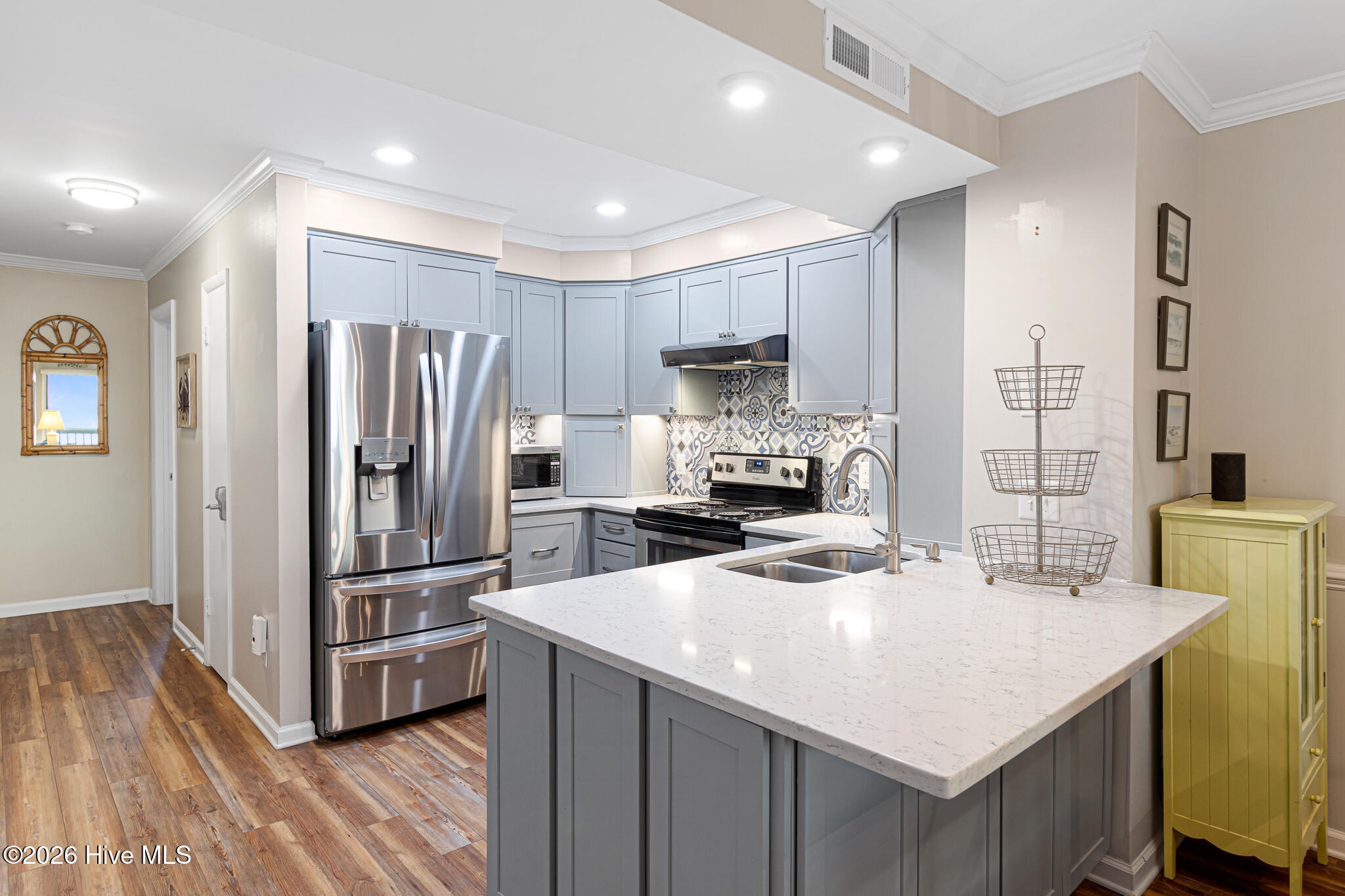 2111 West Fort Macon Road, Unit 211 DUNESCAPE Atlantic Beach, NC 28512 - Photo 14 of 39 Kitchen