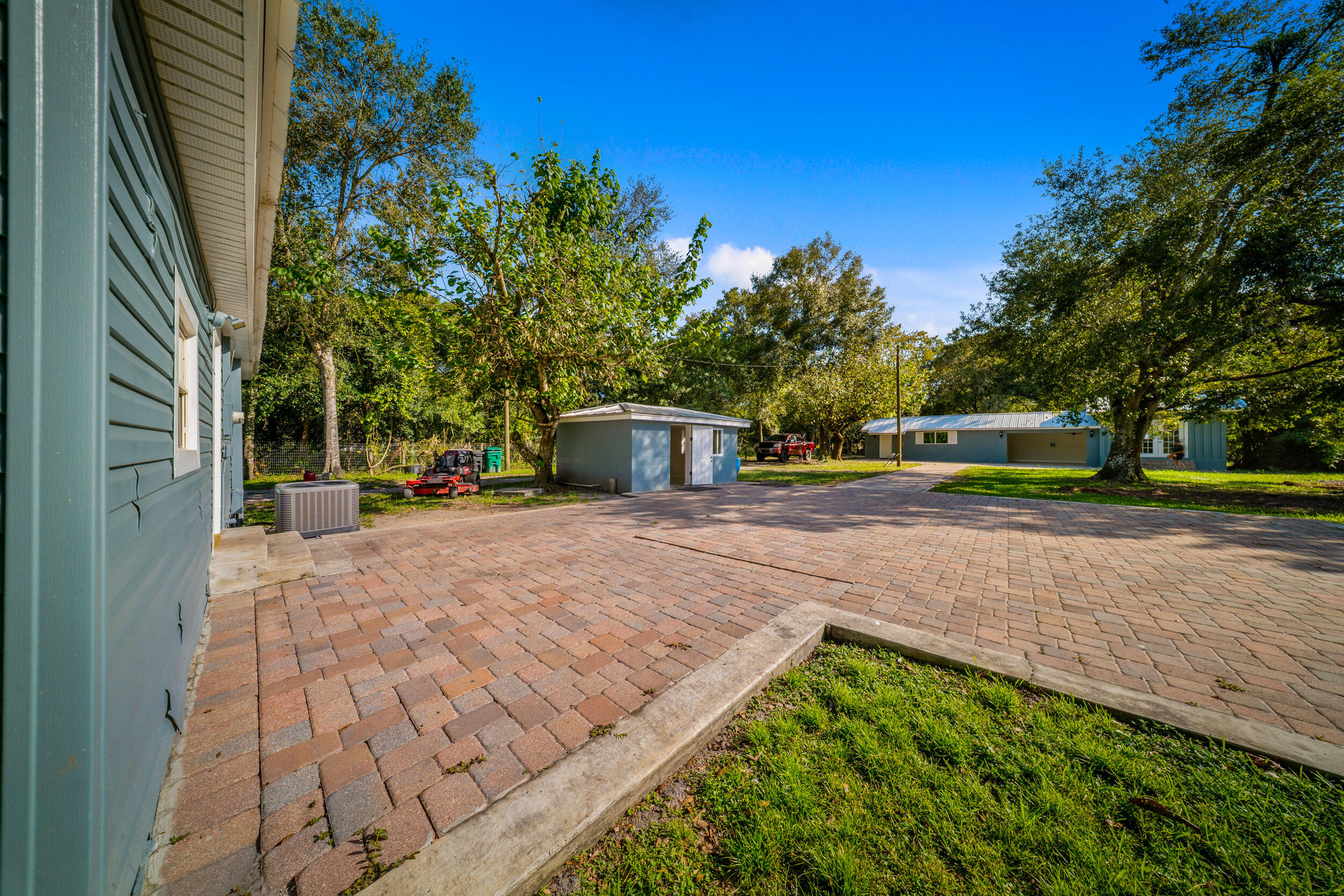250 Northwest 98th Street Okeechobee, FL 34972 - Photo 20 of 39 Back Patio