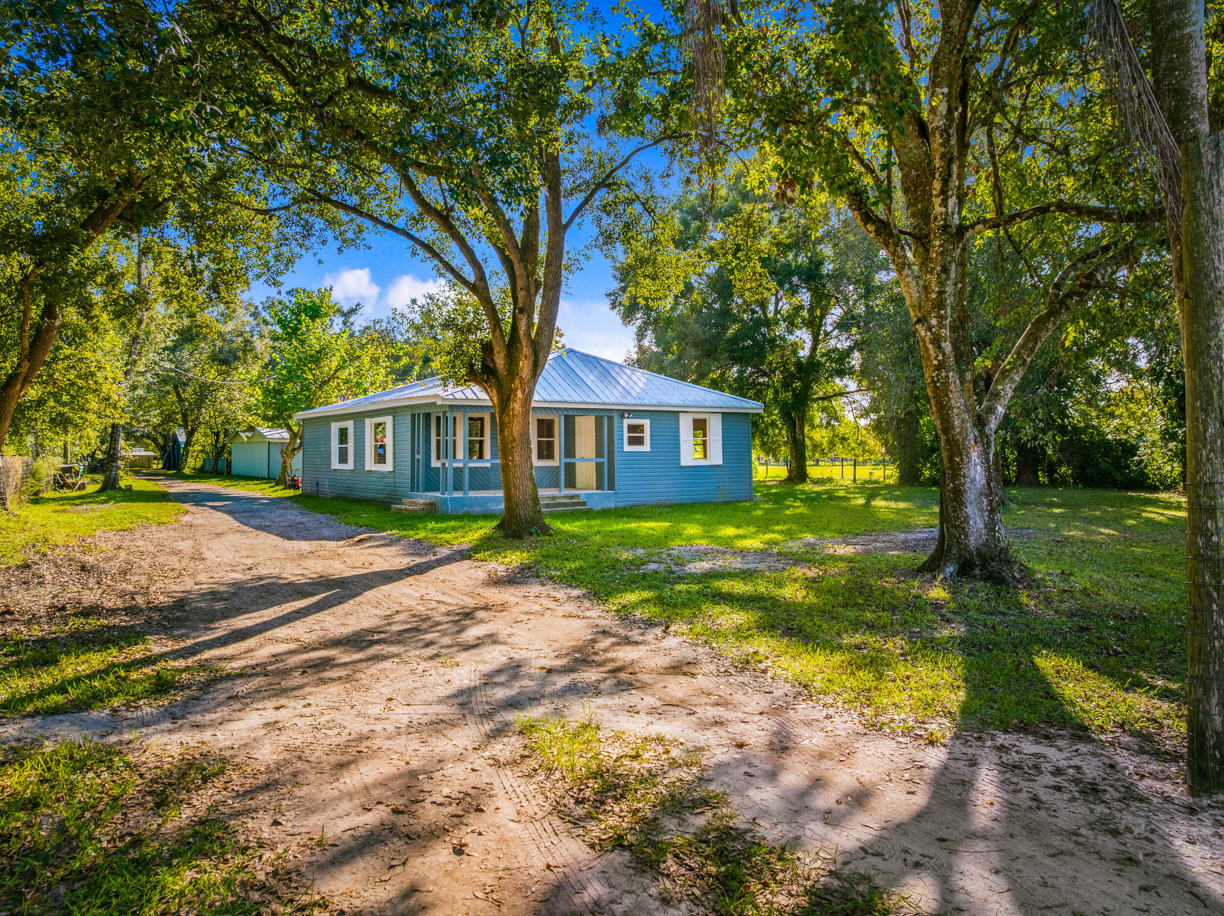 250 Northwest 98th Street Okeechobee, FL 34972 - Photo 2 of 39 Main House