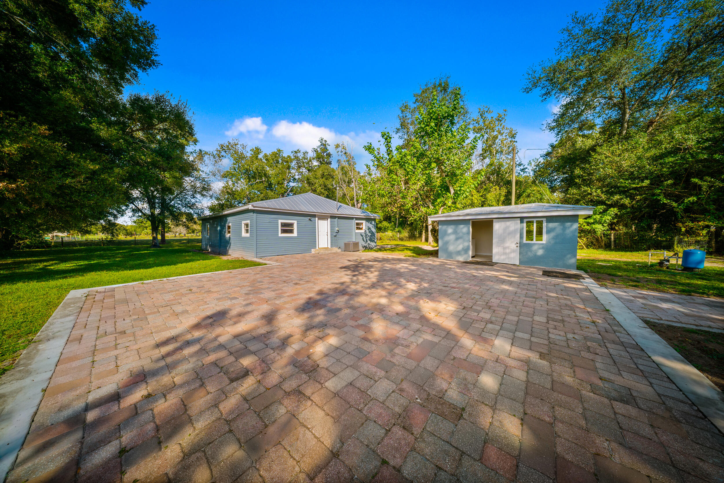 250 Northwest 98th Street Okeechobee, FL 34972 - Photo 21 of 39 Back Patio