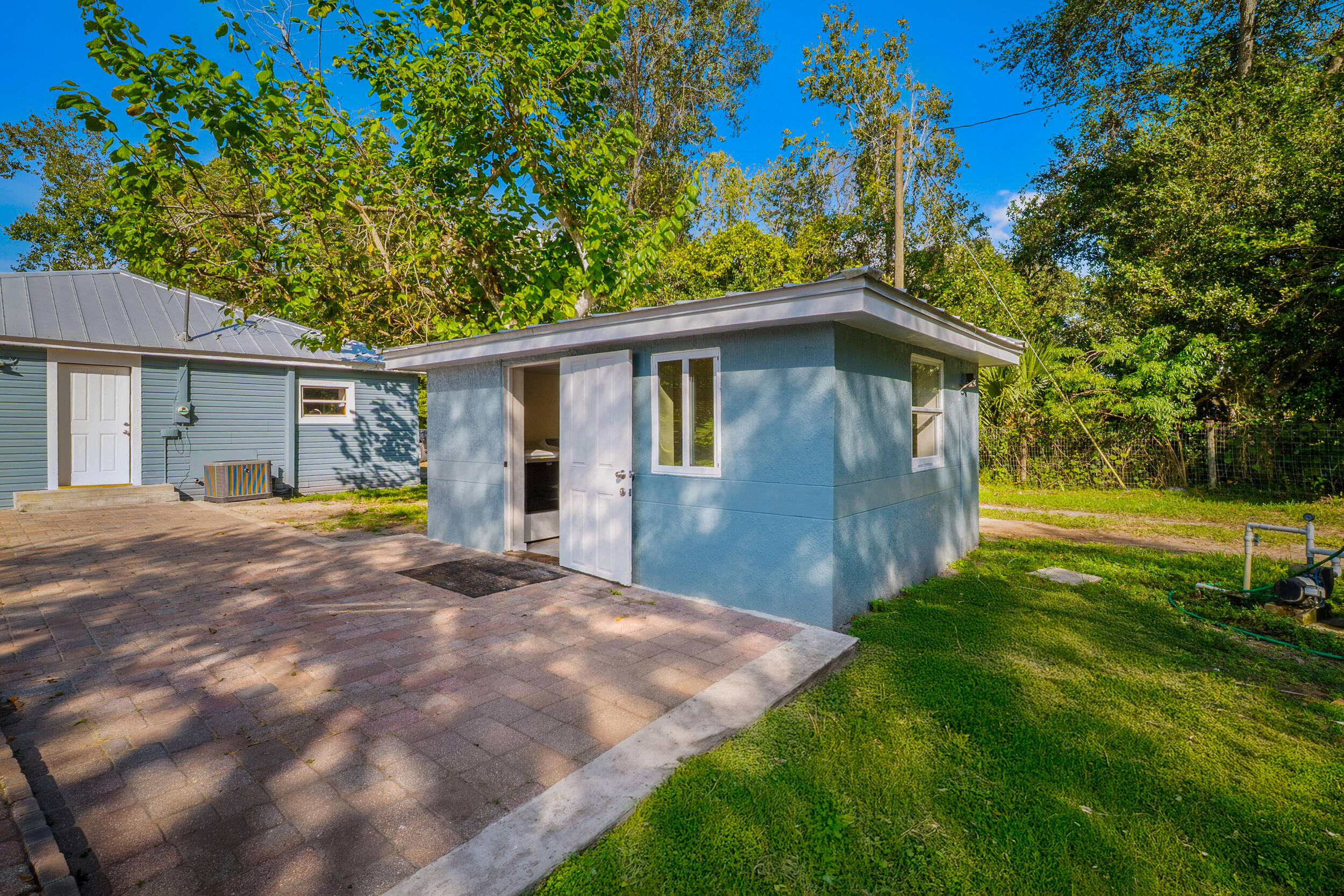 250 Northwest 98th Street Okeechobee, FL 34972 - Photo 22 of 39 Back Patio