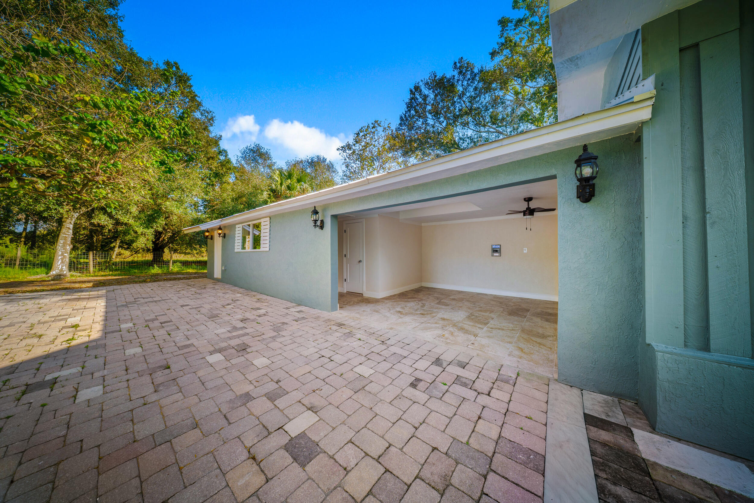 250 Northwest 98th Street Okeechobee, FL 34972 - Photo 26 of 39 Studio Apartment & Office