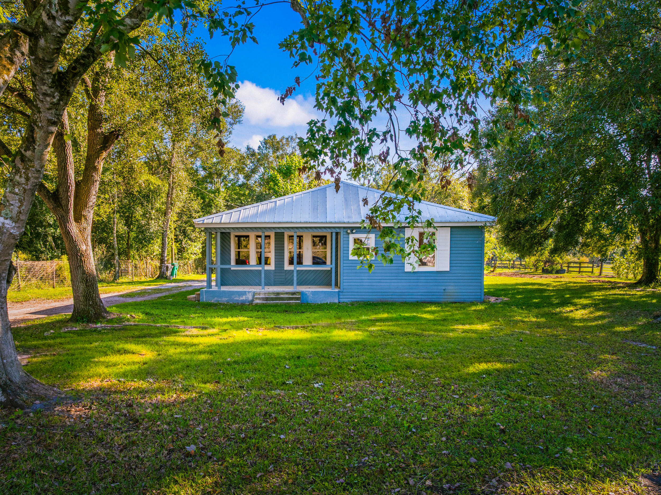 250 Northwest 98th Street Okeechobee, FL 34972 - Photo 3 of 39 Main House