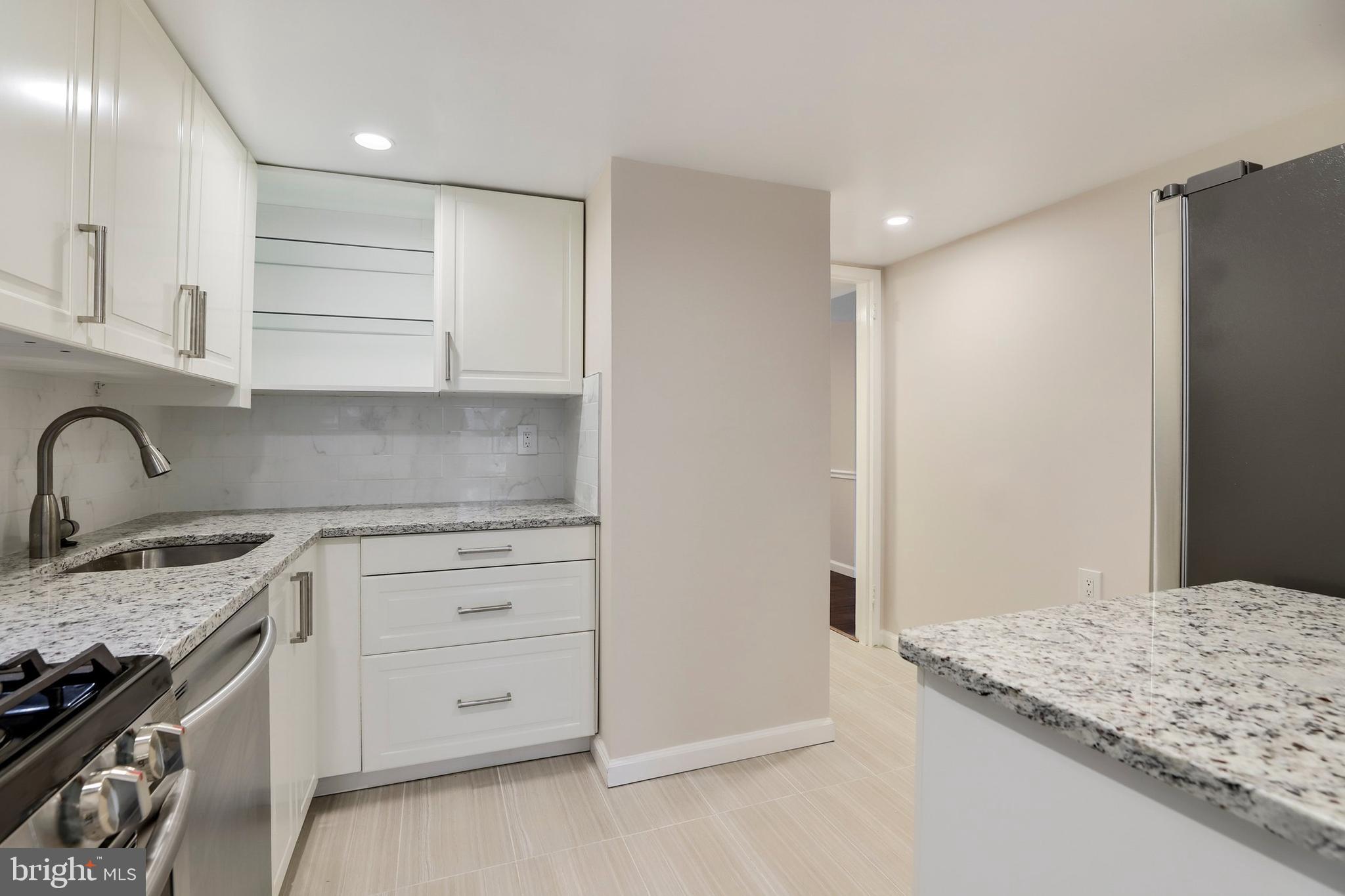 1429 Northgate Square, Unit 11C Reston, VA 20190 - Photo 4 of 26 Gallery Image 4