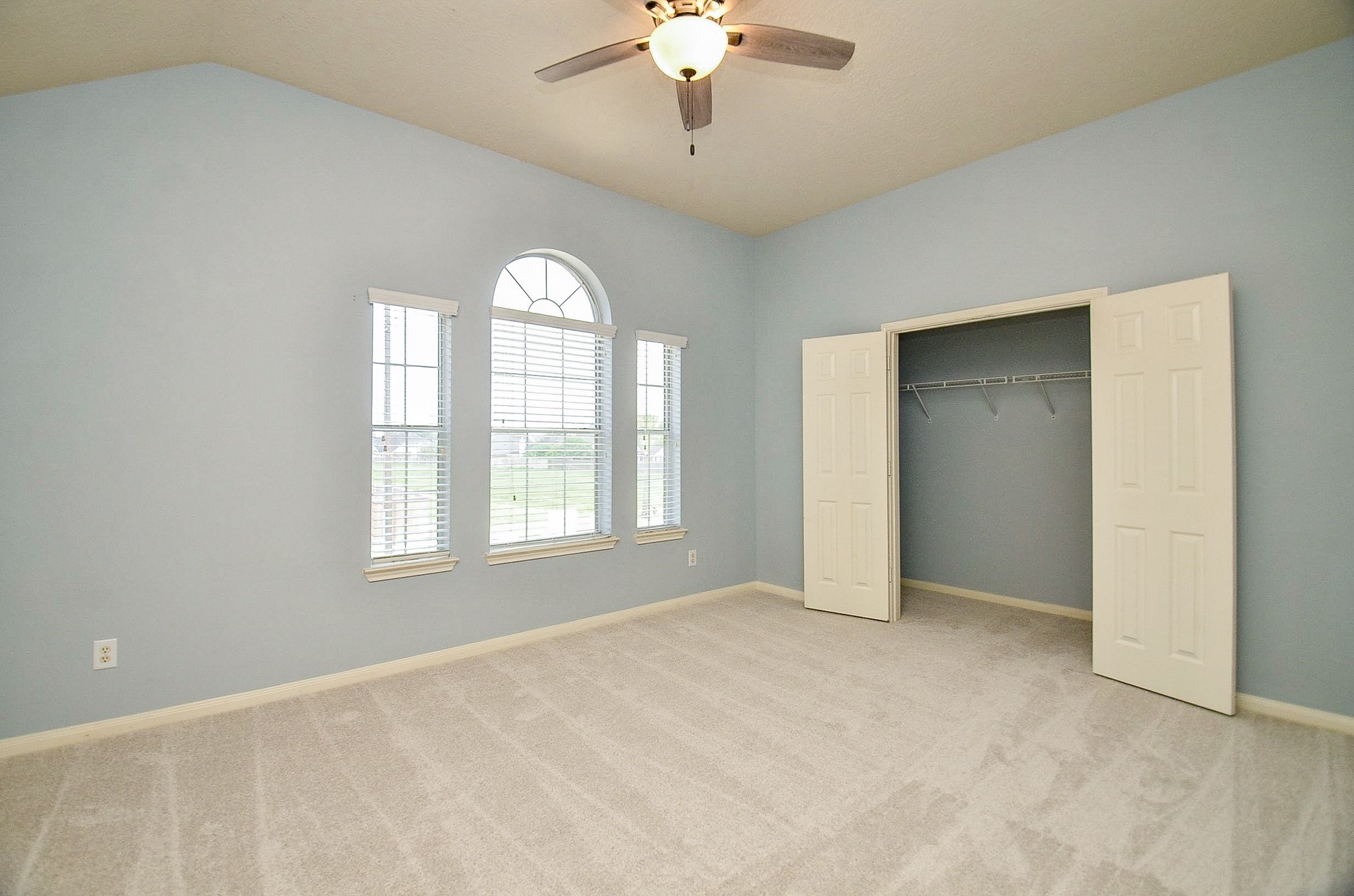 91 Rodeo Drive Manvel, TX 77578 - Photo 23 of 38 There are three secondary bedrooms upstairs.
