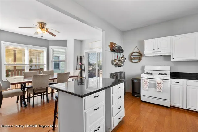 a view of a kitchen living room