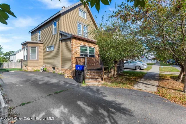 a view of a house with backyard and sitting area