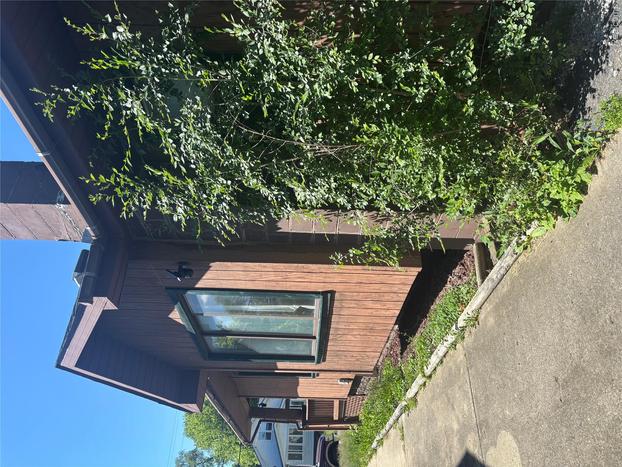 1122 Simcoe Avenue Flint, MI 48507 - Photo 4 of 21 IMG_1193.jpeg