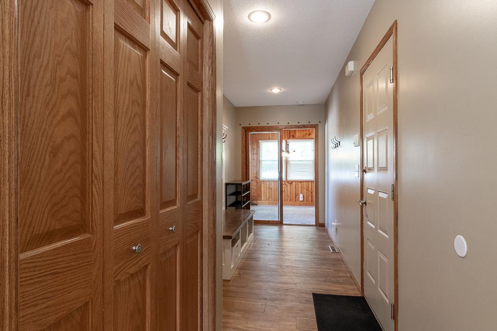 109 Creative Court Mankato, MN 56001 - Photo 4 of 46