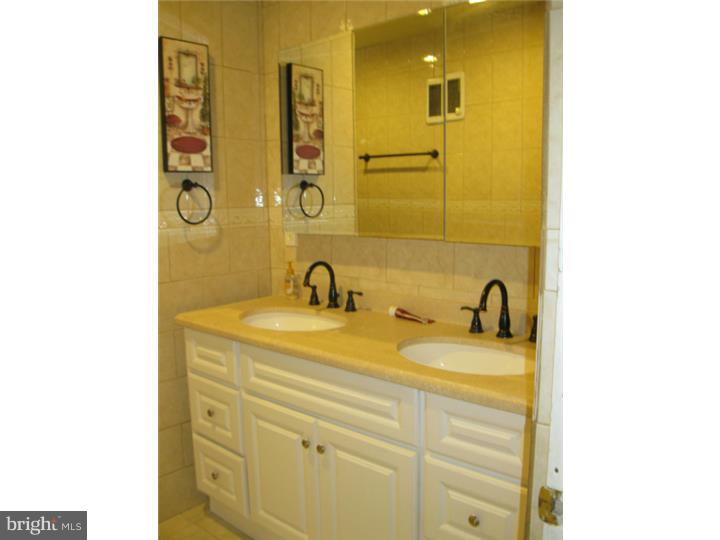 7943 Verree Road Philadelphia, PA 19111 - Photo 18 of 25 Bathroom