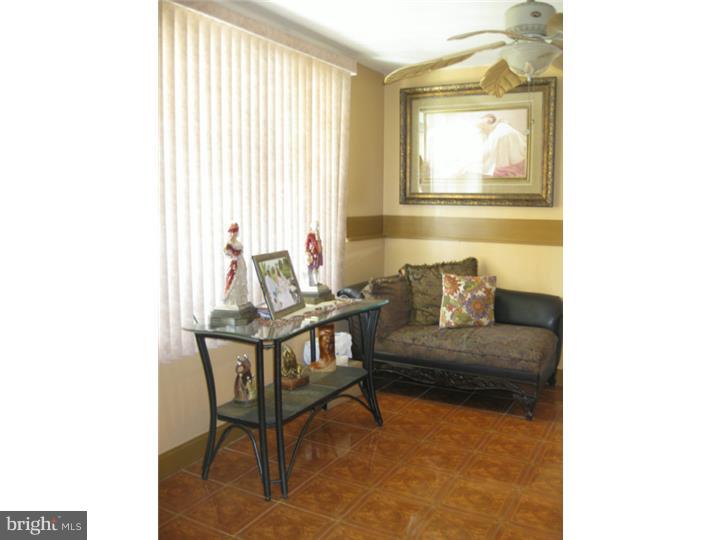7943 Verree Road Philadelphia, PA 19111 - Photo 4 of 25 Living Room