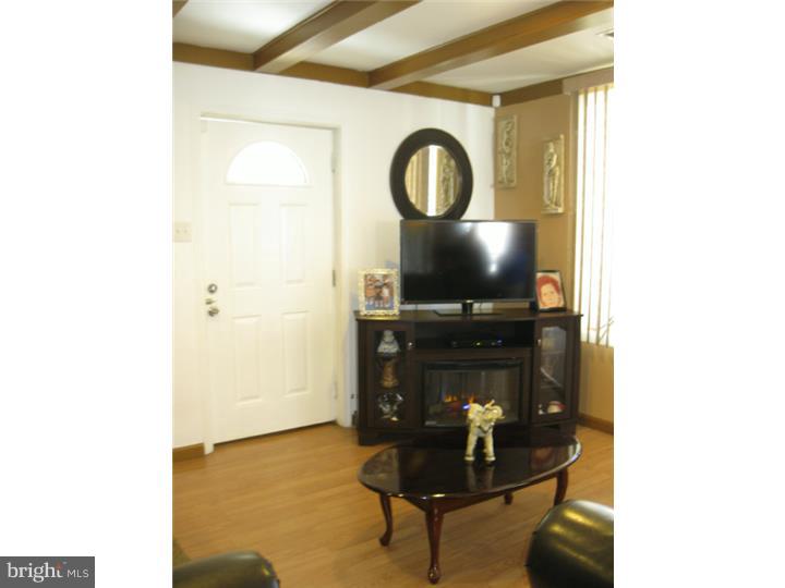 7943 Verree Road Philadelphia, PA 19111 - Photo 5 of 25 Living Room
