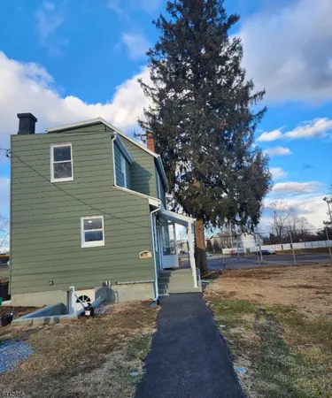 $2,300 | 988 Bieher Alley, Phillipsburg, NJ 08865