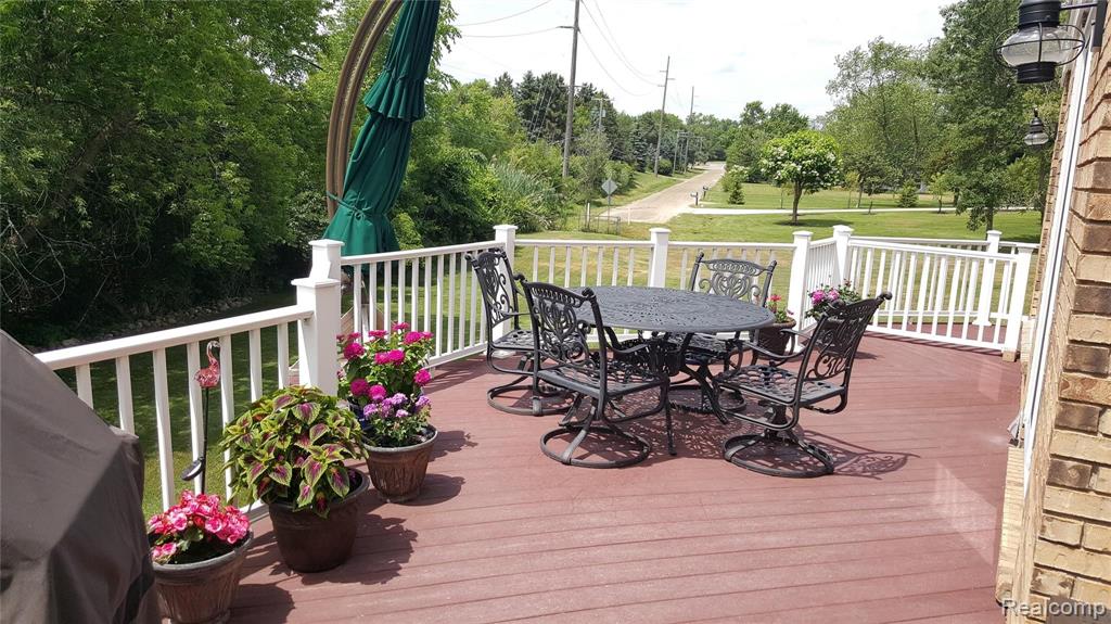 133 Saxon Court Rochester Hills, MI 48307 - Photo 10 of 42