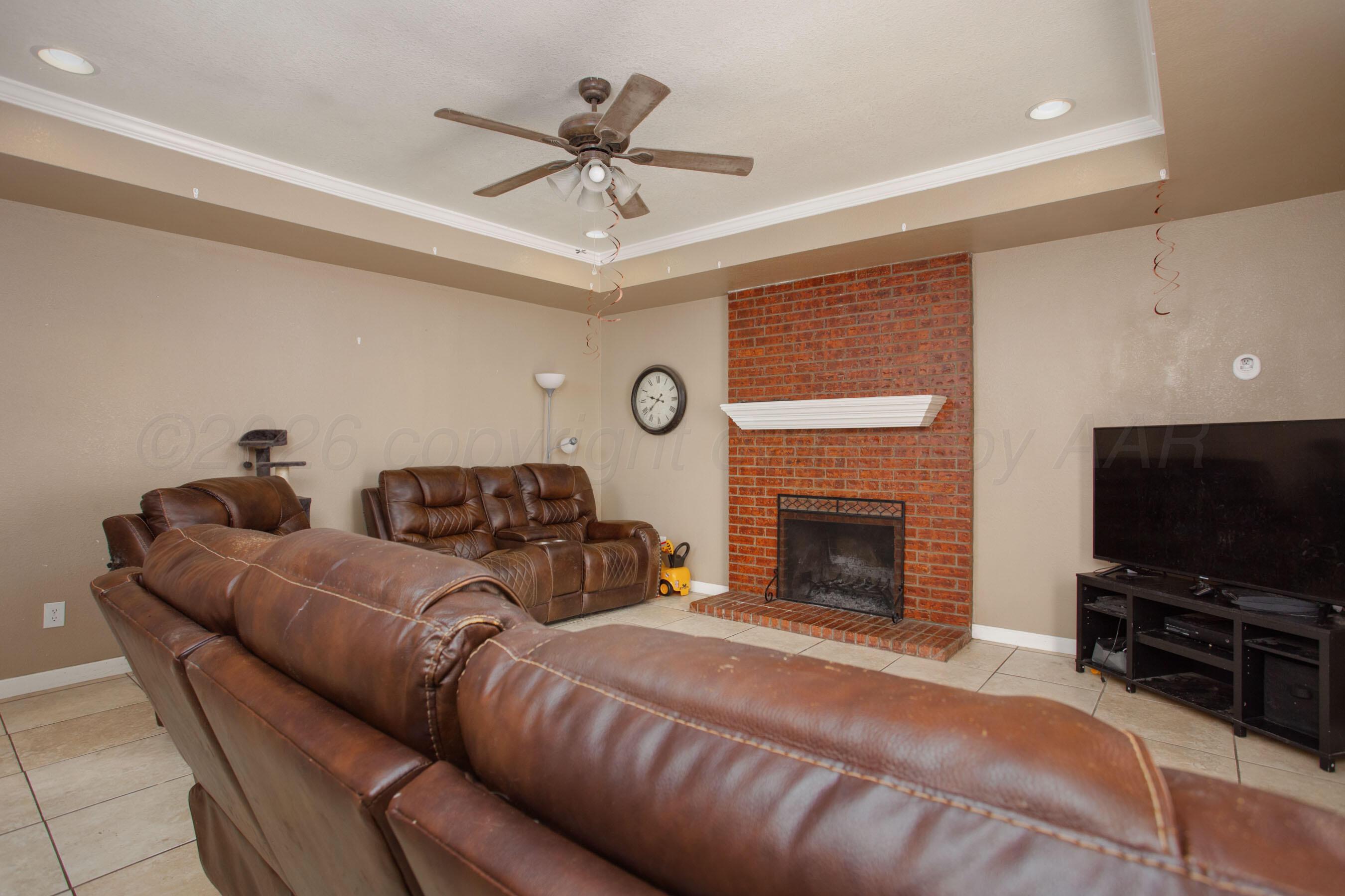 2113 Southwest 59th Avenue Amarillo, TX 79118 - Photo 6 of 24 Living Room