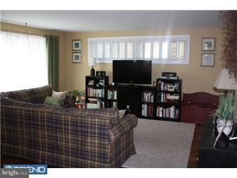 311 Lester Road Springfield, PA 19064 - Photo 2 of 12 Living Room