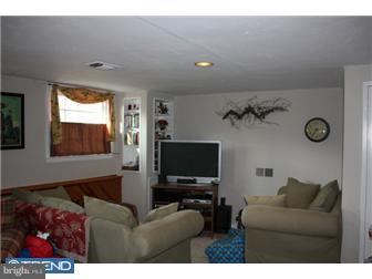 311 Lester Road Springfield, PA 19064 - Photo 7 of 12 Family Room