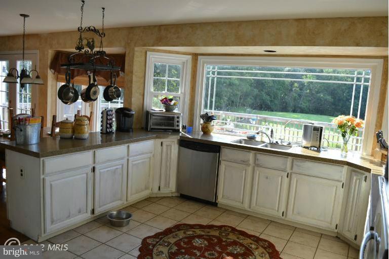 21669 St Louis Road Middleburg, VA 20117 - Photo 12 of 30 Kitchen