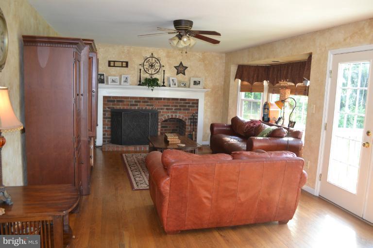 21669 St Louis Road Middleburg, VA 20117 - Photo 15 of 30 Family Room