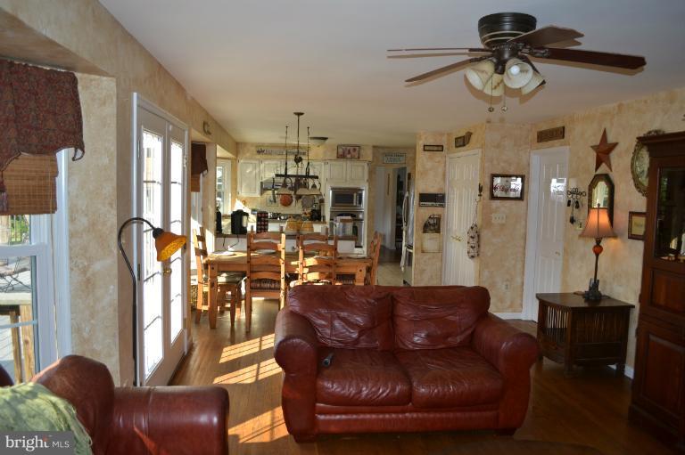 21669 St Louis Road Middleburg, VA 20117 - Photo 16 of 30 Family Room