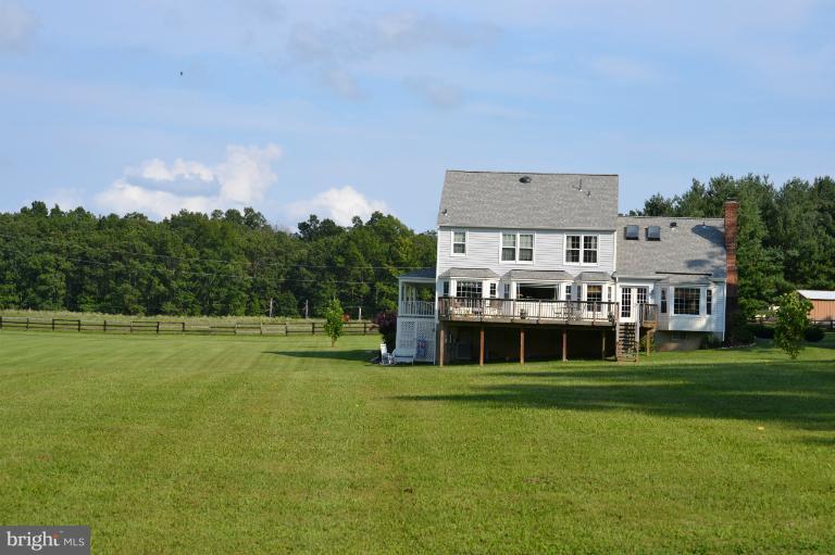 21669 St Louis Road Middleburg, VA 20117 - Photo 5 of 30 Exterior (Rear)