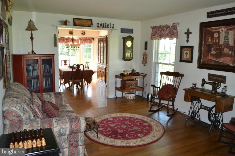 21669 St Louis Road Middleburg, VA 20117 - Photo 10 of 30 Living Room