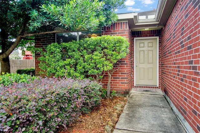 $2,100 | 615 Salma Court, Houston, TX 77073