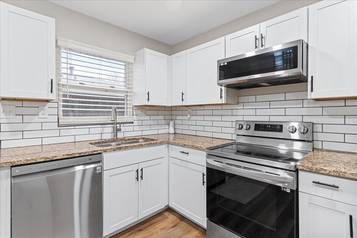 2992 Howey Road Columbus, OH 43224 - Photo 9 of 25 09-Kitchen