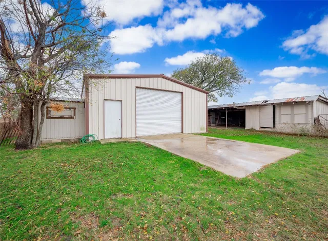 $490,000 | 1350 County Road 414, Hamilton, TX 76531