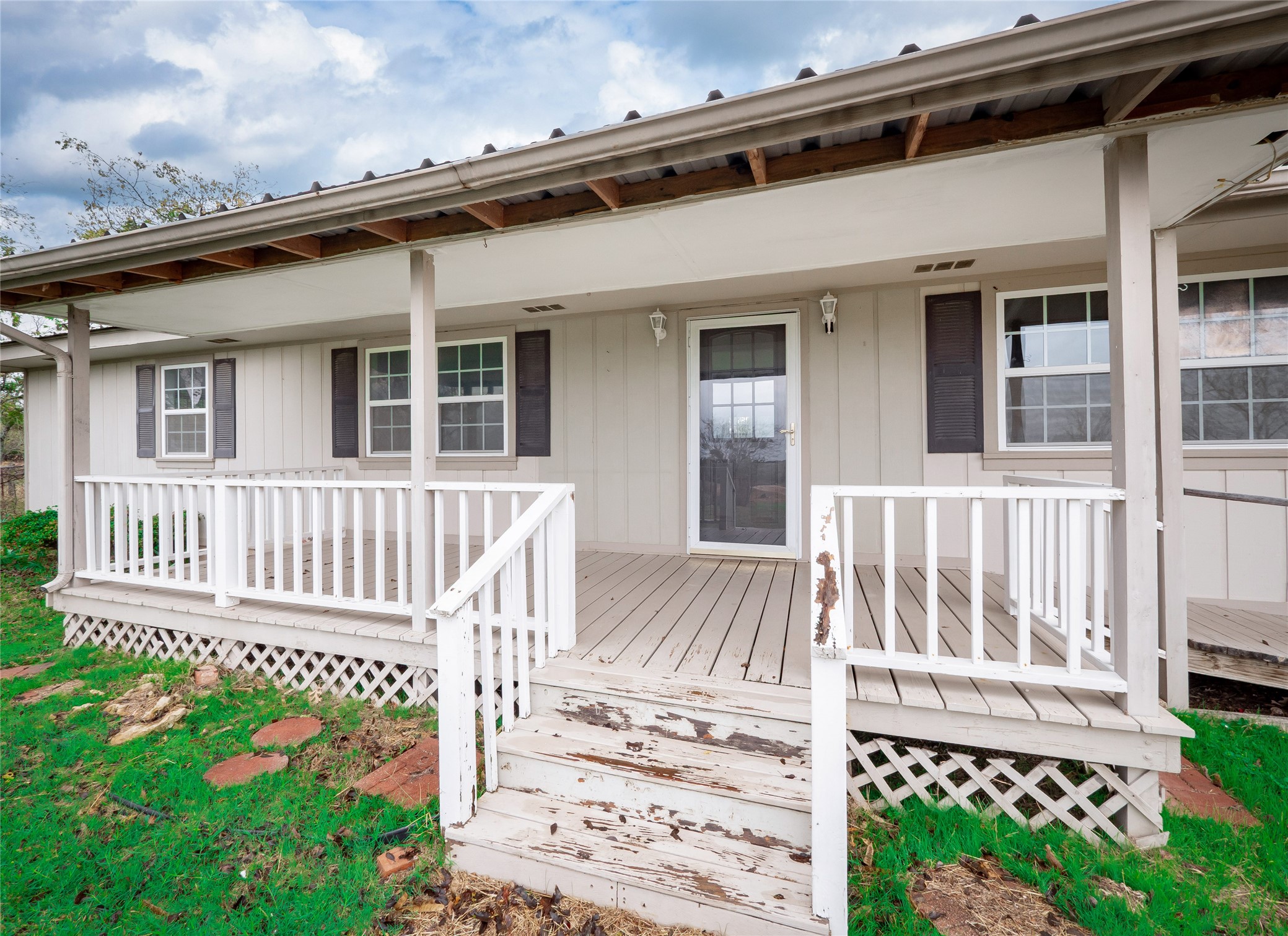 1350 County Road 414 Hamilton, TX 76531 - Photo 3 of 40 front view of a house with a small yard