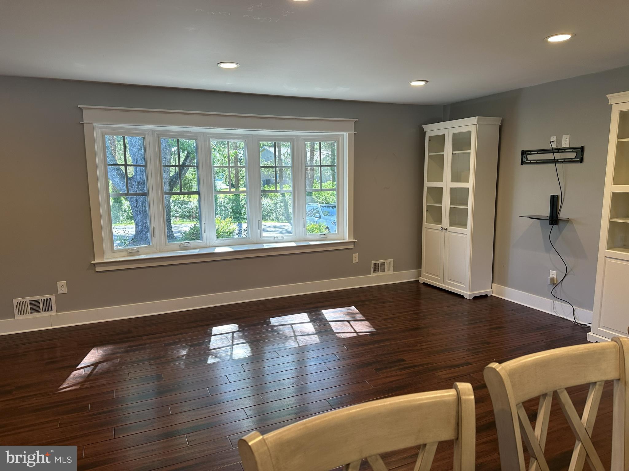 11809 Rivershore Drive Dunkirk, MD 20754 - Photo 8 of 22 living room