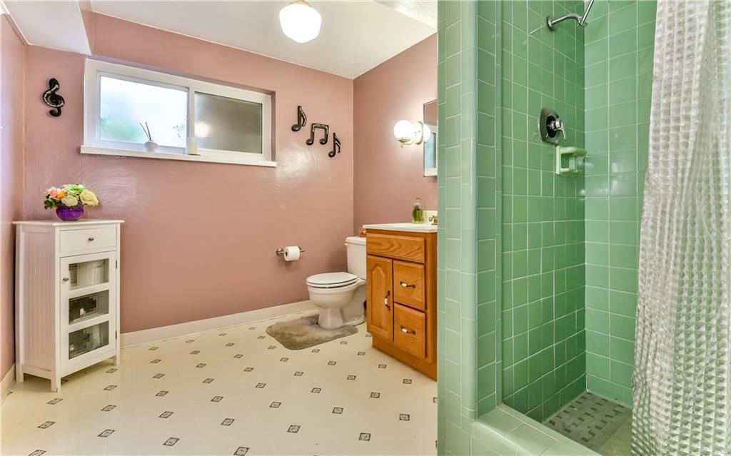 8409 Edwood Road Pittsburgh, PA 15237 - Photo 19 of 25 Lower level full bath.